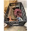 Image 1 : Pet items in crate