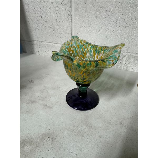 Pedestal bowl