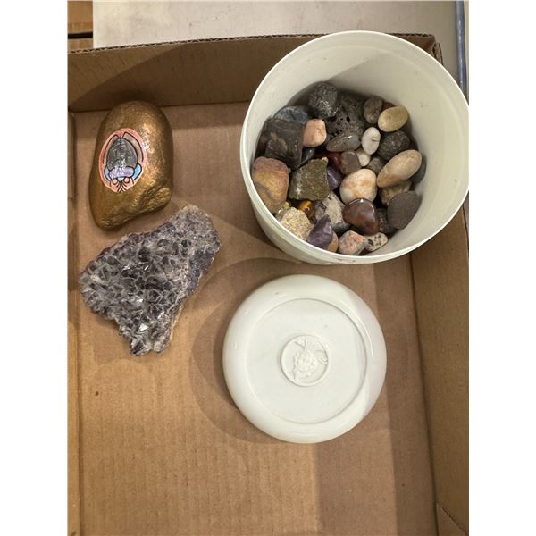 Assorted stones