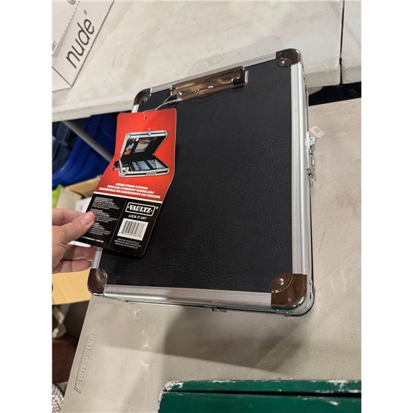 New locking storage clipboard
