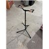 Image 1 : Guitar stand