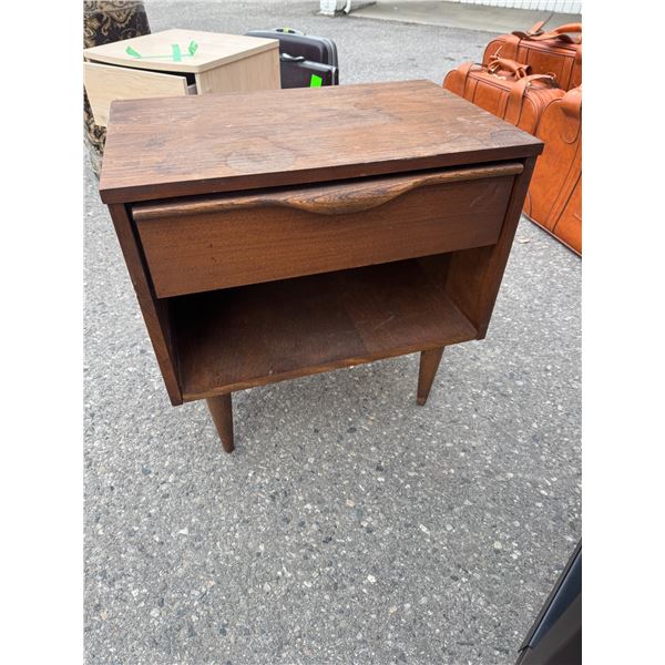 Viscol night Stand