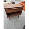 Image 1 : Viscol night Stand