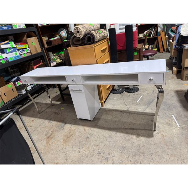 desk or nail table