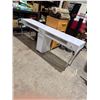 Image 2 : desk or nail table