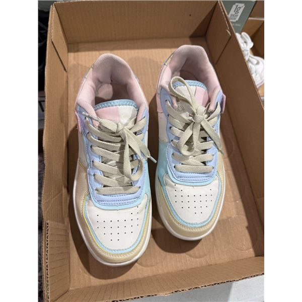Shoes size 7
