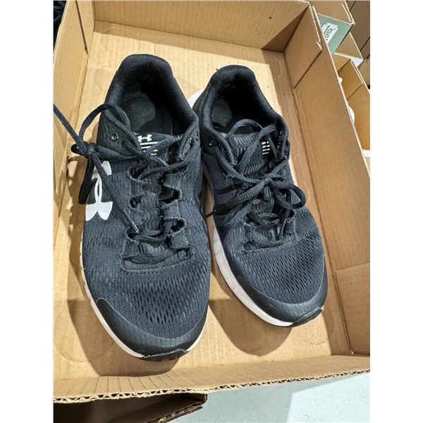 Under Armour shoes size 6.5