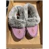 Image 1 : Manitobah moccasins