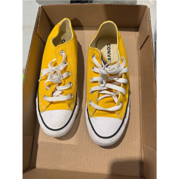 Converse men's size 4 women's size 5
