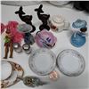 Image 3 : dolls and glass dishes