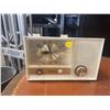 Image 1 : Westing House Radio. (Works)