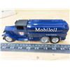 Image 2 : 1930 mobiloil limited edition "diamond T" tanker No-2 1/34 scale