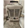 Image 3 : Sylvania Oscillating Fan & Patton Heater Model PUH680-CN
