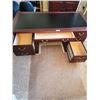 Image 3 : Executive Desk & Office Chair