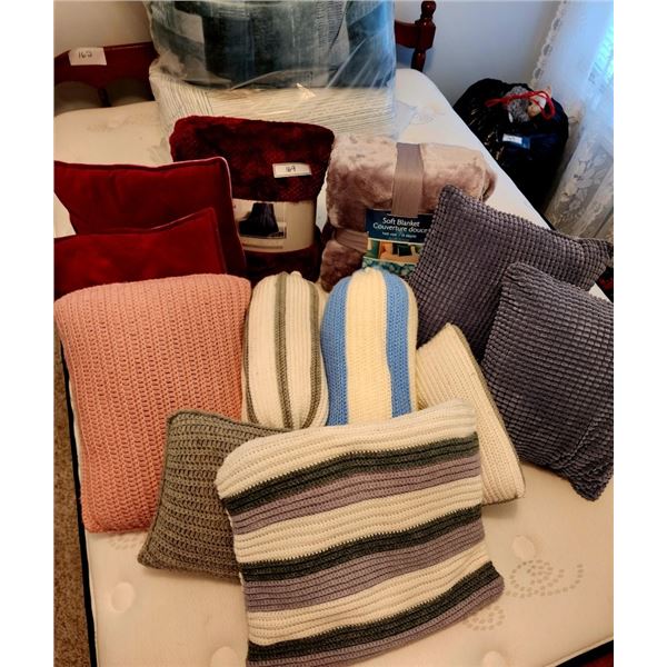 Blankets & Decorative Pillows