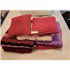 Image 2 : 5 Handmade Blankets, 2 Large Pillows