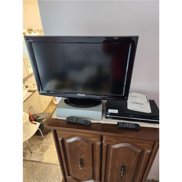 32" Panasonic LCD TV wiith remote &  Toshiba VHS/DVD Player with remote
