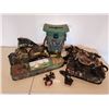 Image 2 : XL Men's Camo Jacket, Camo Tent, 2 Camo Bags, 2 Headlamps, Hunter Seat/Storage