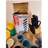 Image 3 : 13 Piece Knife Block Set, Cutlery, Mugs, 2 Small Carpets