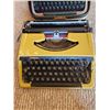 Image 5 : 3 Vintage Typewriters in cases