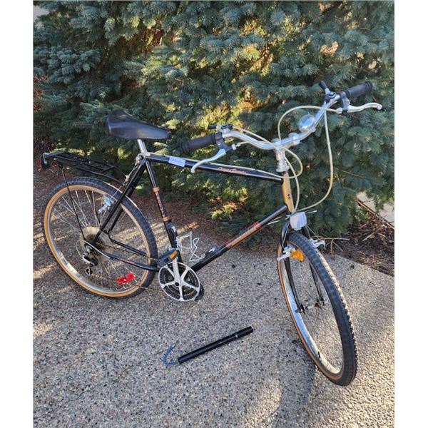 Mountain Tour Venture 18 Speed Bike with Tire Pump