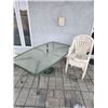 Image 1 : Metal Table, Umbrella, 4 Plastic Lawn Chairs