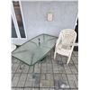 Image 2 : Metal Table, Umbrella, 4 Plastic Lawn Chairs