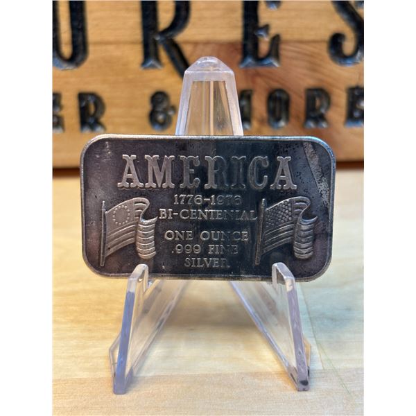 Lot 41-1) 1 oz Bicentennial America 1976 silver bar