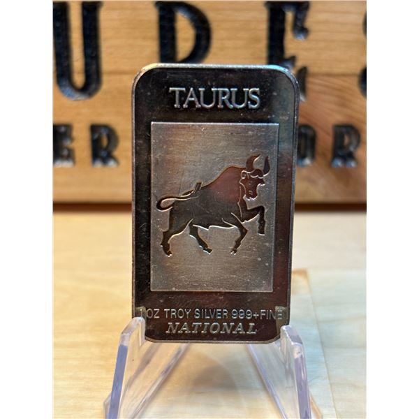 Lot 42-1) 1 oz Taurus silver bar