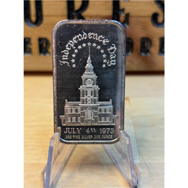 Lot 45-1) 1 oz Independence Day 1973 silver bar