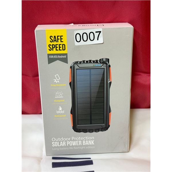 SAFE SPEED OUTDOOR PROTECTION SOLAR POWER BANK WITH LONG BATTERY LIFE FLASHLIGHT