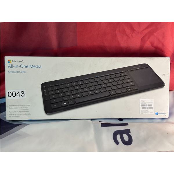MICROSOFT ALL IN ONE MEDIA KEYBOARD WITH INTIGRATED MULTITOUCH KEYPAD