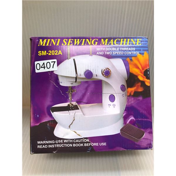 MINI SEWING MACHINE WITH DOUBLE THREADS WITH 2 SPEEDS CONTROL