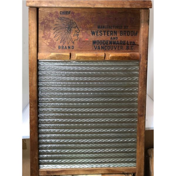 VINTAGE CHIEF BRAND CESCADE MANUFACTURER BY WESTERN GROOM AND WOODEN WARE LTD VANCOUVER BC, GLASS WA