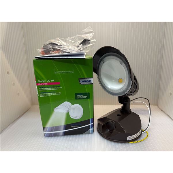 3PCS new Ortech model ol-1h LED security lights colour brown retail approx. $45 each