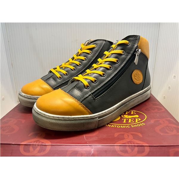 Pair of new Safe Step Anatomic Sneakers - size 39 with box