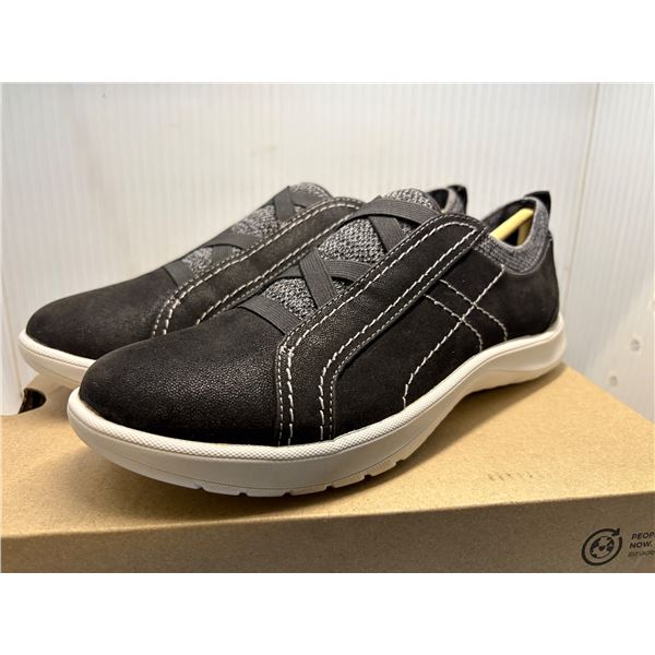 Pair of new Clarks Cloud Steppers black sneakers - size US 8 1/2 with box