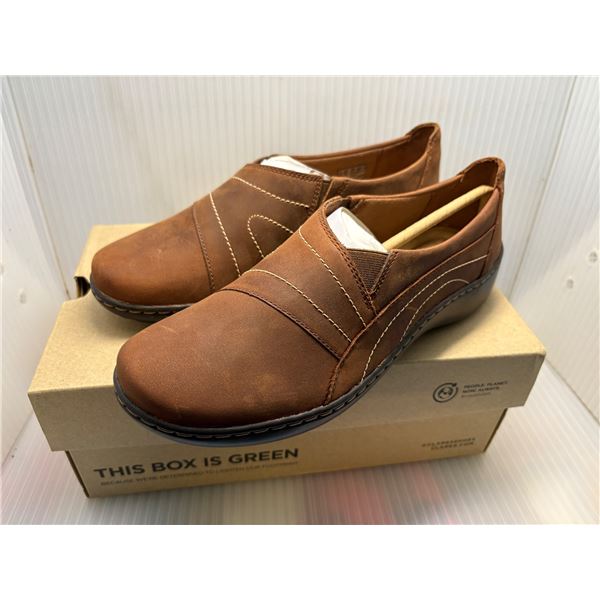 Pair of new Clarks Collection dark tan leather shoes - size US 8 1/2 men's with box