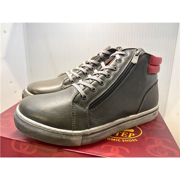 Pair of new Safe Step Anatomic Sneakers - size 40 with box