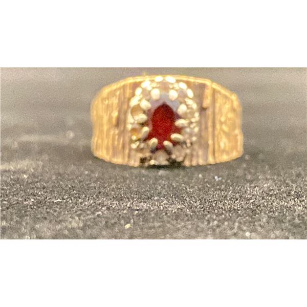 9K LADIES RING SET WITH GARNET AND WHITE STONES (4.1G)