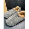 Image 2 : 1 Pair of LongBay Mens Sherpa Memory Foam Slippers with Non-Slip Grip Bottoms - Size 11-12 - New
