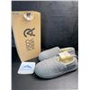 Image 1 : 1 Pair of VeraCosy Women's Quilted Non-Slip Grip Sippers - Grey - Size 11-12 - New in Box