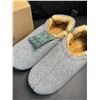 Image 2 : 1 Pair of SnugLeaves Men's Fuzzy Sherpa Non-Slip Grip Slippers - Size 13-14 - Light Grey - New