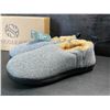 Image 3 : 1 Pair of SnugLeaves Men's Fuzzy Sherpa Non-Slip Grip Slippers - Size 7-8 - Light Grey - New