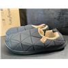 Image 2 : 1 Pair of Men's Quilted Nylon Memory Foam Slippers with Non-Slip Gripped Soles - Size 13 - New