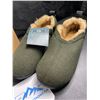 Image 4 : 1 Pair of SnugLeaves Men's Fuzzy Sherpa Non-Slip Grip Slippers - Size 7-8 - Olive Green - New