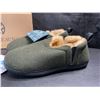 Image 3 : 1 Pair of SnugLeaves Men's Fuzzy Sherpa Non-Slip Grip Slippers - Size 7-8 - Olive Green - New