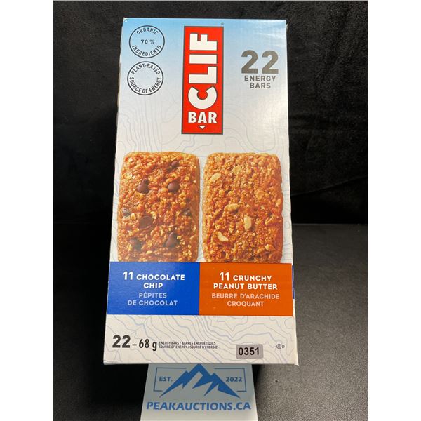 1 Box of CLIF Energy Bars - 22 Bars x 68g; (11 Chocolate Chip & 11 Crunchy Peanut Butter)