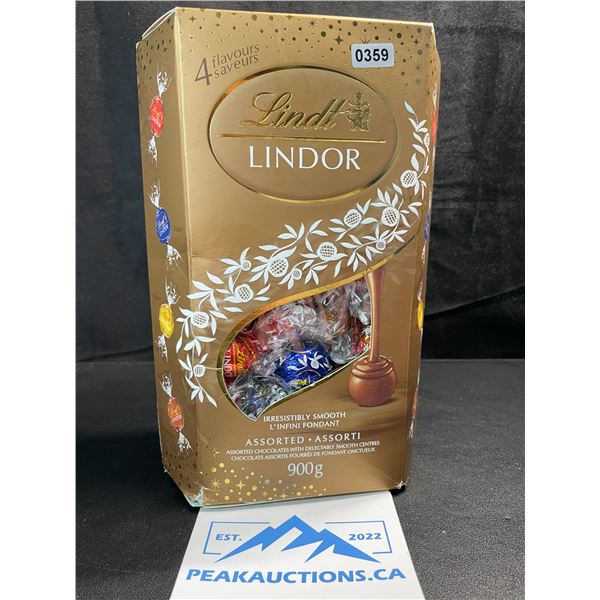1 Box of Lindt Lindor Assorted Chocolates - Large 900g Box - New (BB: JL 31/2025)