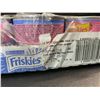 Image 2 : 1 Case of Purina Friskies Wet Cat Food - 24 Cans x 156g - Shredded Chicken/Salmon Dinner